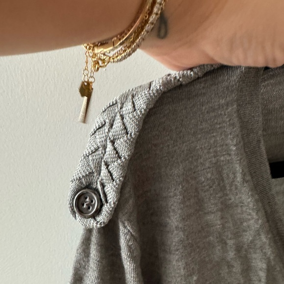 BURBERRY Gray V Neck Sweater Size Large Braided Shoulder Detailing - Picture 5 of 8